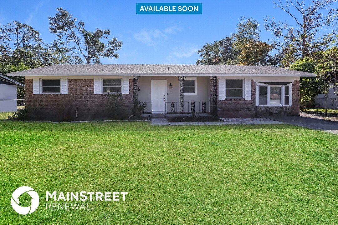 7912 Dalehurst Dr S in Jacksonville, FL - Building Photo