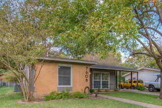 7608 Delafield Ln in Austin, TX - Foto de edificio - Building Photo