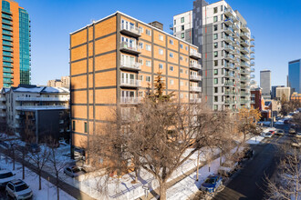 Arlington House in Calgary, AB - Building Photo - Building Photo