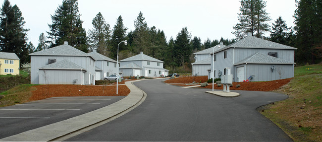 442-488 Willow Creek Ln in Sutherlin, OR - Building Photo - Building Photo