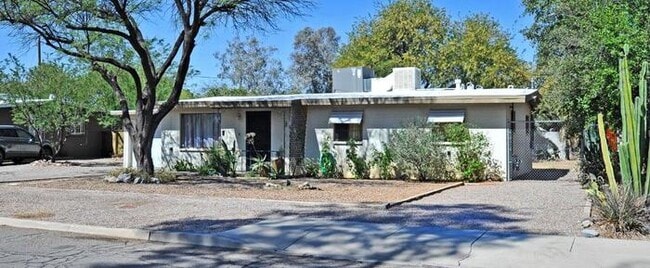 property at 1909 N Bell Ave
