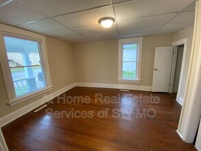 1224 E Central St in Springfield, MO - Building Photo - Building Photo
