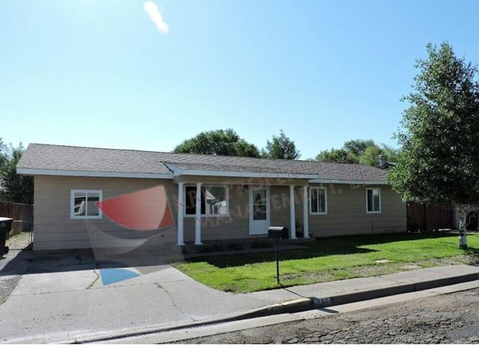 720 Graf Dr in Alamosa, CO - Building Photo