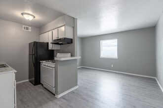Neuvo Rayo in Irving, TX - Building Photo - Interior Photo