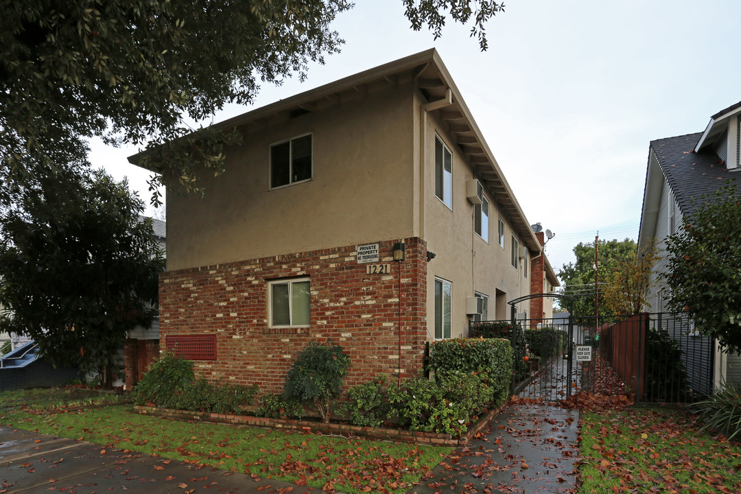 1221 W St in Sacramento, CA - Foto de edificio