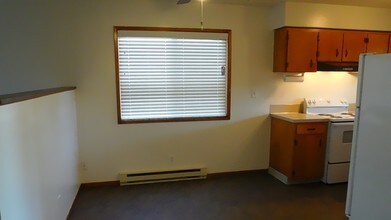 162 NW 15th St in Gresham, OR - Building Photo - Building Photo