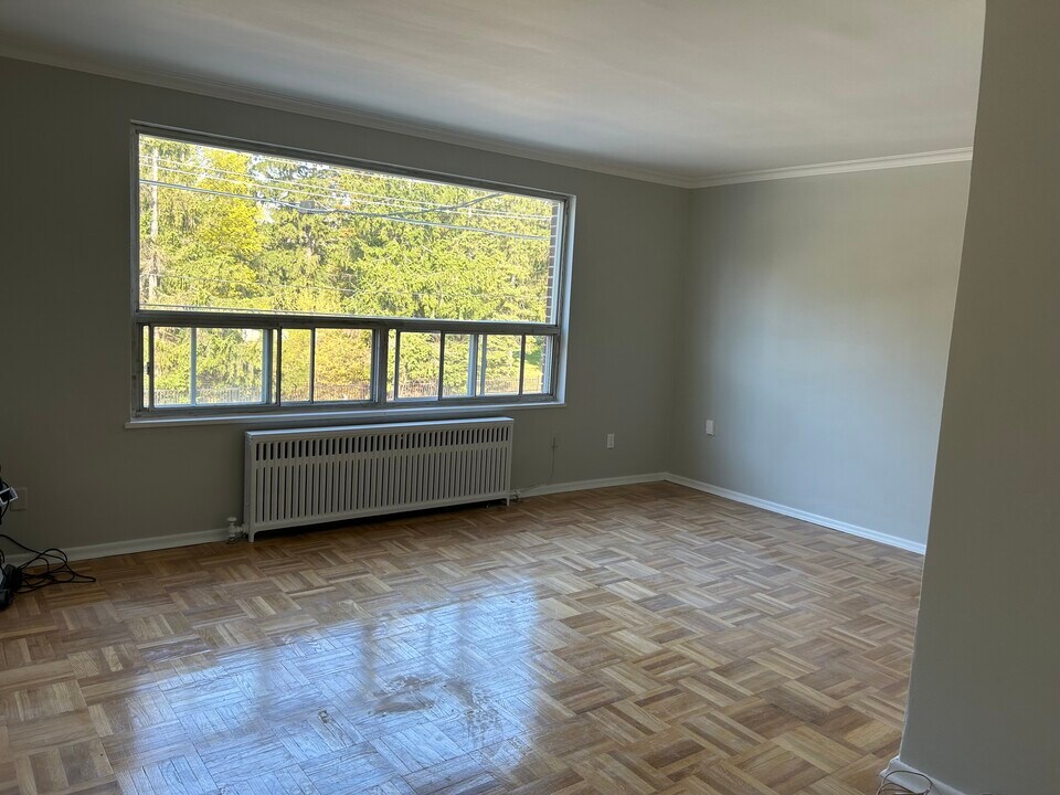 1299 Bayview Av in Toronto, ON - Building Photo