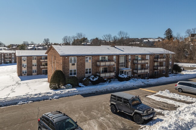 Thimble Isle Condominiums in Branford, CT - Foto de edificio - Building Photo