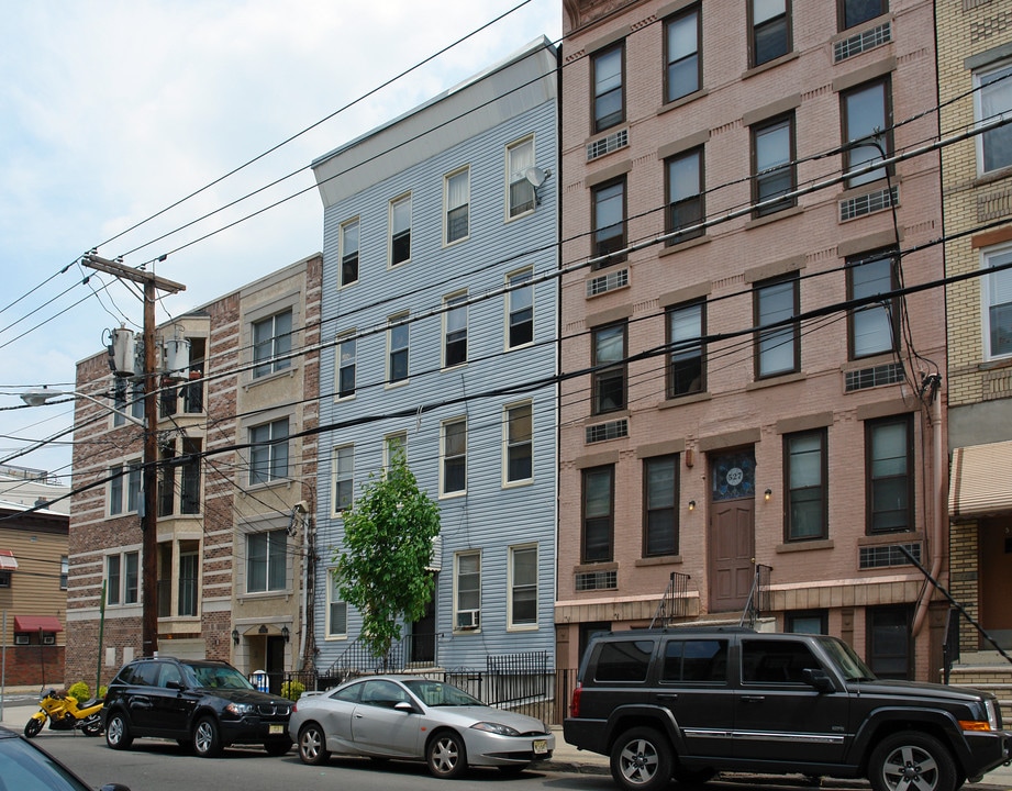 529 Jefferson St in Hoboken, NJ - Building Photo