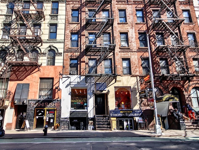 124 MacDougal Street in New York, NY - Foto de edificio - Building Photo