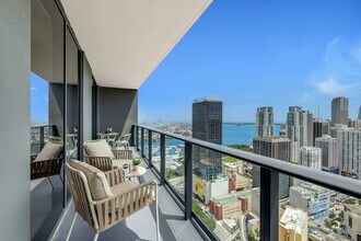 601 NE 1st Ave in Miami, FL - Foto de edificio - Building Photo