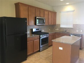 525 Coffee Berry Dr in Georgetown, TX - Building Photo - Building Photo