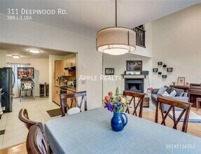 311 Deepwood Rd in Chapel Hill, NC - Building Photo - Building Photo