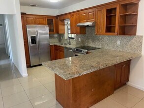 1724 NE 176th St in North Miami Beach, FL - Building Photo - Building Photo