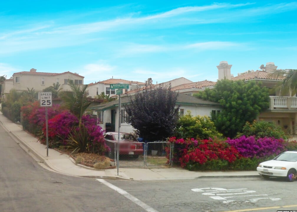 1716 Marshallfield Ln in Redondo Beach, CA - Foto de edificio