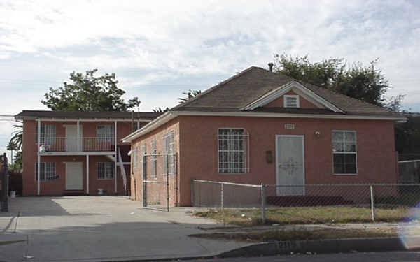 2111 Pasadena Ave in Long Beach, CA - Building Photo - Building Photo