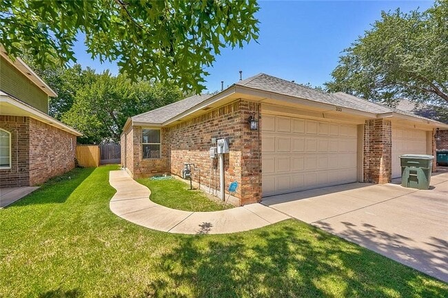 333 Sterling Pointe Way in Edmond, OK - Building Photo - Building Photo