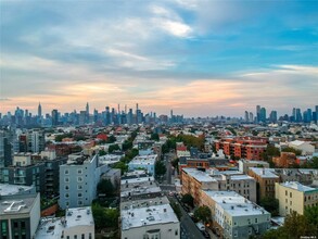 151 Bayard St in Brooklyn, NY - Building Photo - Building Photo