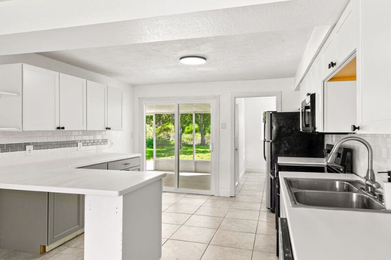 2393 Victor Rd in Cocoa, FL - Building Photo