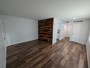 306 Central Dr, Unit 5 in Pella, IA - Building Photo - Building Photo