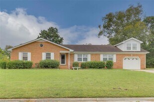 182 Yorkshire Rd in Portsmouth, VA - Building Photo