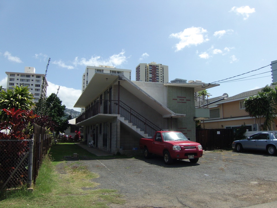 2710 Kaaha St in Honolulu, HI - Building Photo