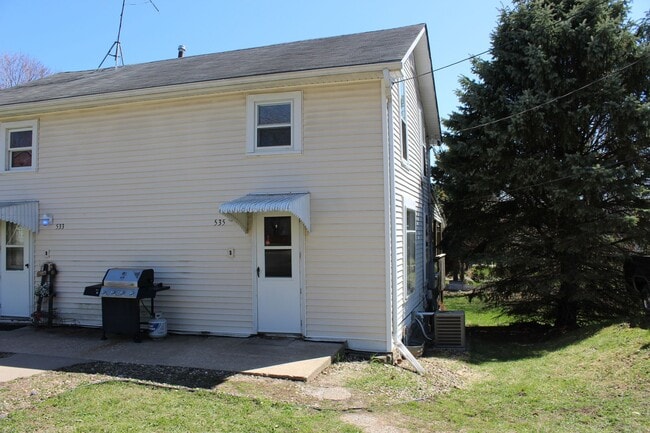 535 W Kinne St in Ellsworth, WI - Building Photo - Building Photo