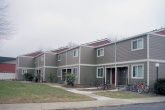 Indian Creek Court in Hood River, OR - Building Photo - Building Photo