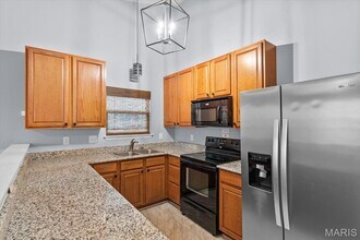 729 Tower Grove Dr in Fairview Heights, IL - Building Photo - Building Photo