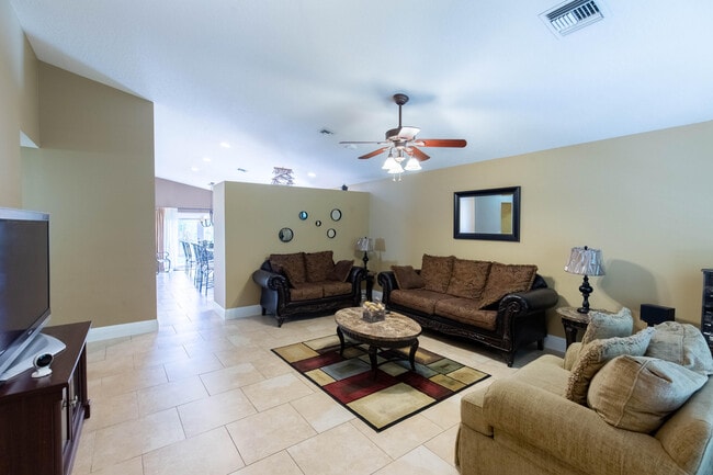 10746 Oak Bend Way in Wellington, FL - Building Photo - Building Photo