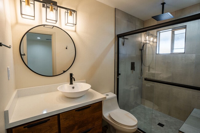 8428 W Heatherbrae Dr in Phoenix, AZ - Building Photo - Building Photo