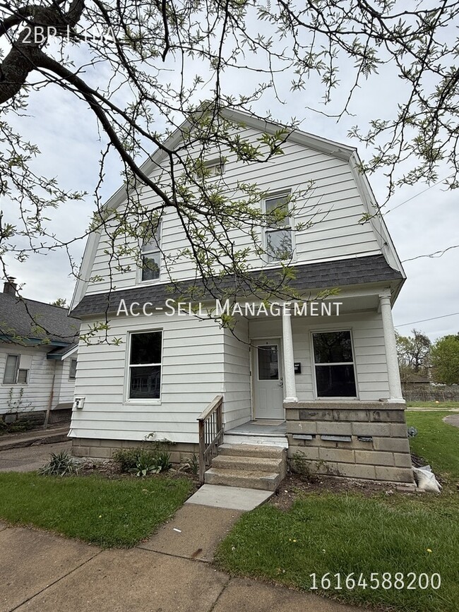 property at 815 Crosby St NW