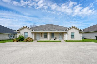 410 Freeman Ave in Bryan, TX - Building Photo