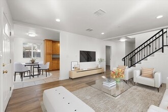 7310 Roseberry Ave, Unit A in Huntington Park, CA - Foto de edificio - Building Photo