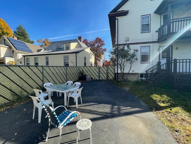 59 Quincy St, Unit NA in Medford, MA - Foto de edificio - Building Photo