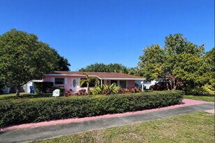 765 N 66th Ave in Hollywood, FL - Building Photo