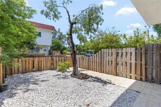 1520 NE 151st St in Miami, FL - Building Photo - Building Photo
