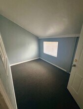 9752 S Avenue J in Chicago, IL - Foto de edificio - Building Photo