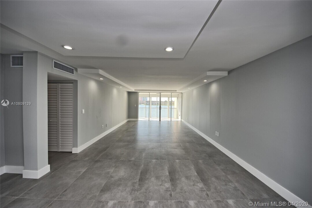 1660 NE 191st St-Unit -309-1 in Miami, FL - Building Photo