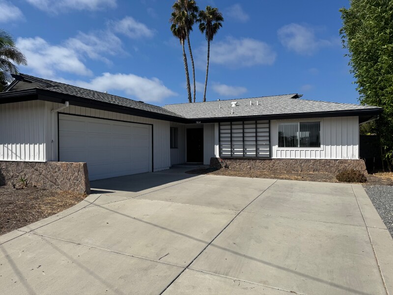 5864 Ithaca Pl in San Diego, CA - Building Photo