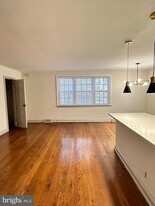 2823 W Queen Ln, Unit B in Philadelphia, PA - Building Photo - Building Photo