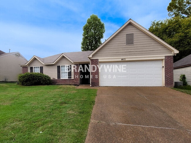4431 Grand Pyramid Dr in Memphis, TN - Foto de edificio - Building Photo