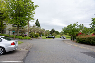 Walnut Hill in Redmond, WA - Building Photo - Building Photo