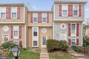 1581 Woodcrest Dr in Reston, VA - Building Photo