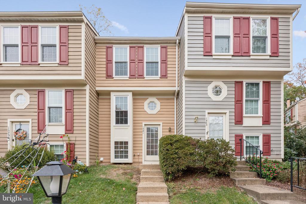 1581 Woodcrest Dr in Reston, VA - Building Photo