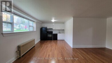 92 Trethewey Dr in Toronto, ON - Building Photo - Building Photo