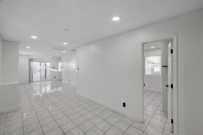 4938 Larkspur St in Las Vegas, NV - Building Photo - Building Photo