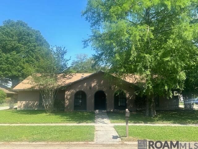 property at 5017 Parkoaks Dr