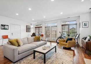 453 N May St, Unit May St. in Chicago, IL - Building Photo - Building Photo