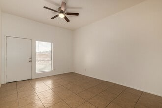 5302 N 60th Ave in Glendale, AZ - Foto de edificio - Building Photo